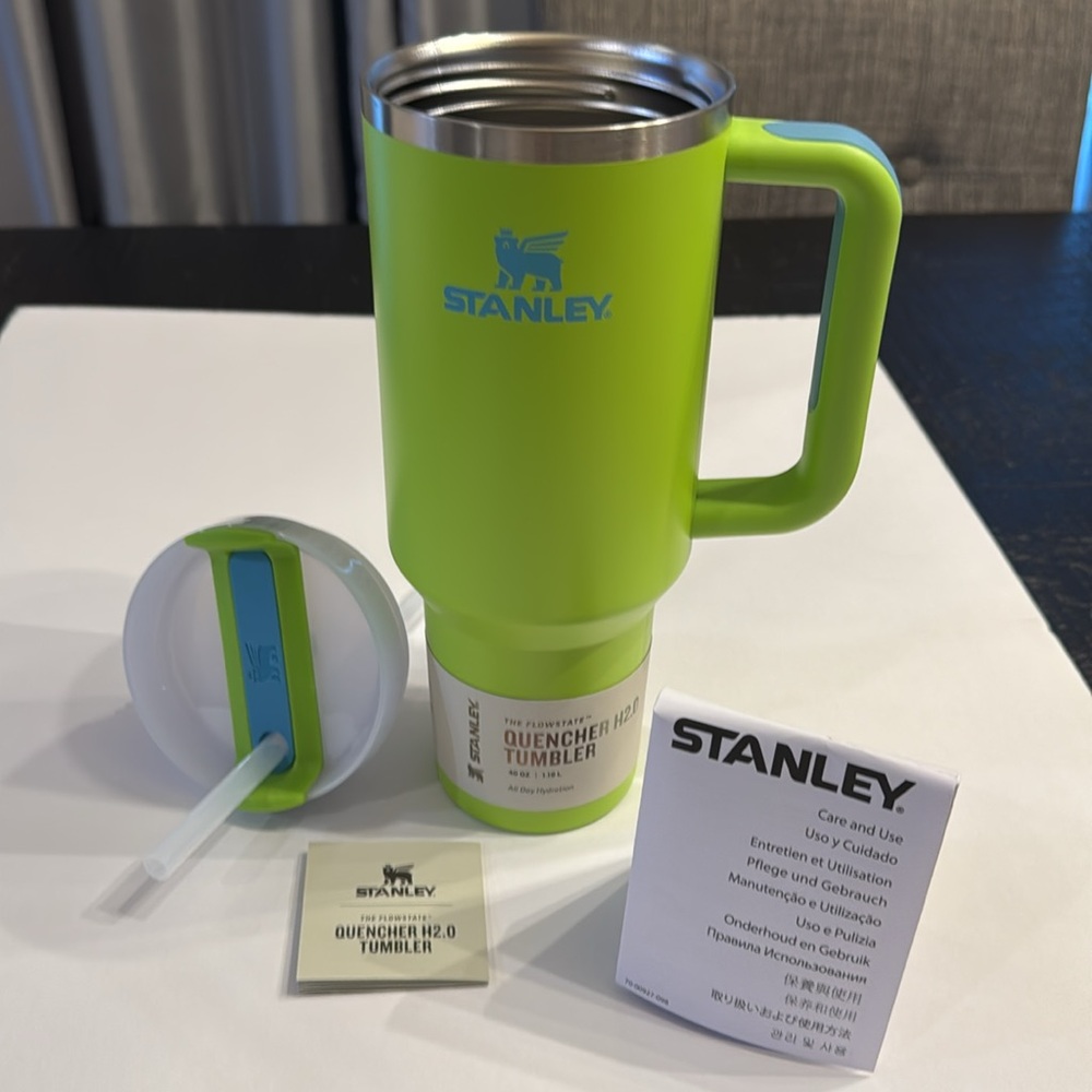Lime Green Stanley Authentic The 40 Oz Quencher H2.0 Flowstate Tumbler NWT